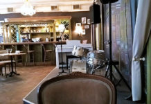 Рестобар Next Door переезжает