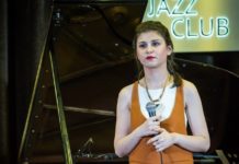 Вокалистка Аделина Моисеева споет ни на что непохожий джаз Вокалистка Аделина Моисеева споет