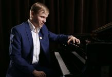 Олег Аккуратов стал обладателем почетного звания Лауреата премии Президента Олег Аккуратов стал обладателем почетного звания Лауреата премии Президента