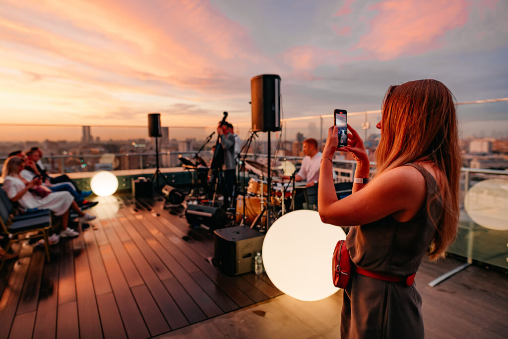 Roofevents – новый летний сезон #джазнакрыше в Москве